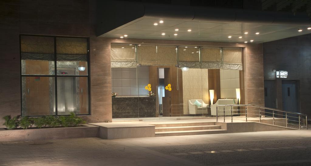 Savoy Suites גרייטר נוידה מראה חיצוני תמונה