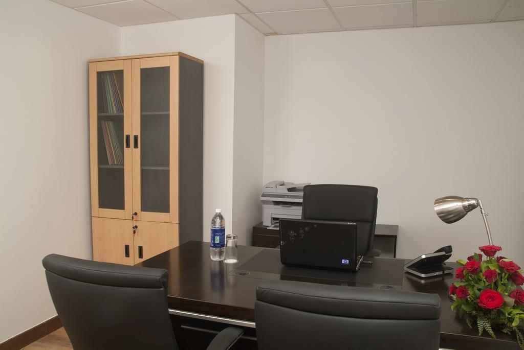 Savoy Suites גרייטר נוידה מראה חיצוני תמונה