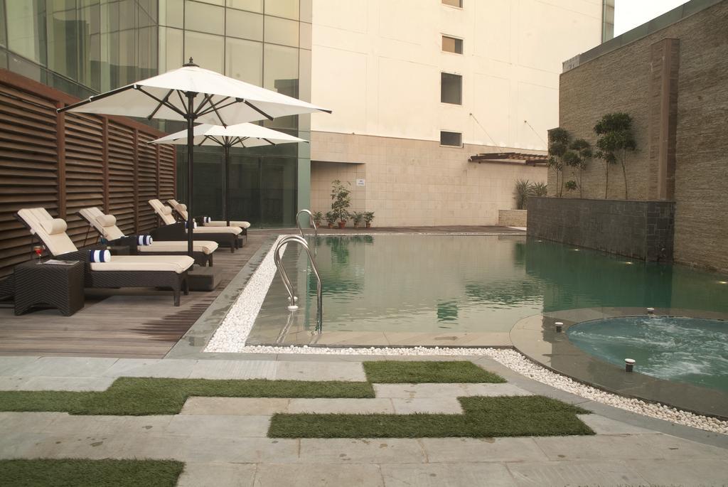 Savoy Suites גרייטר נוידה מראה חיצוני תמונה