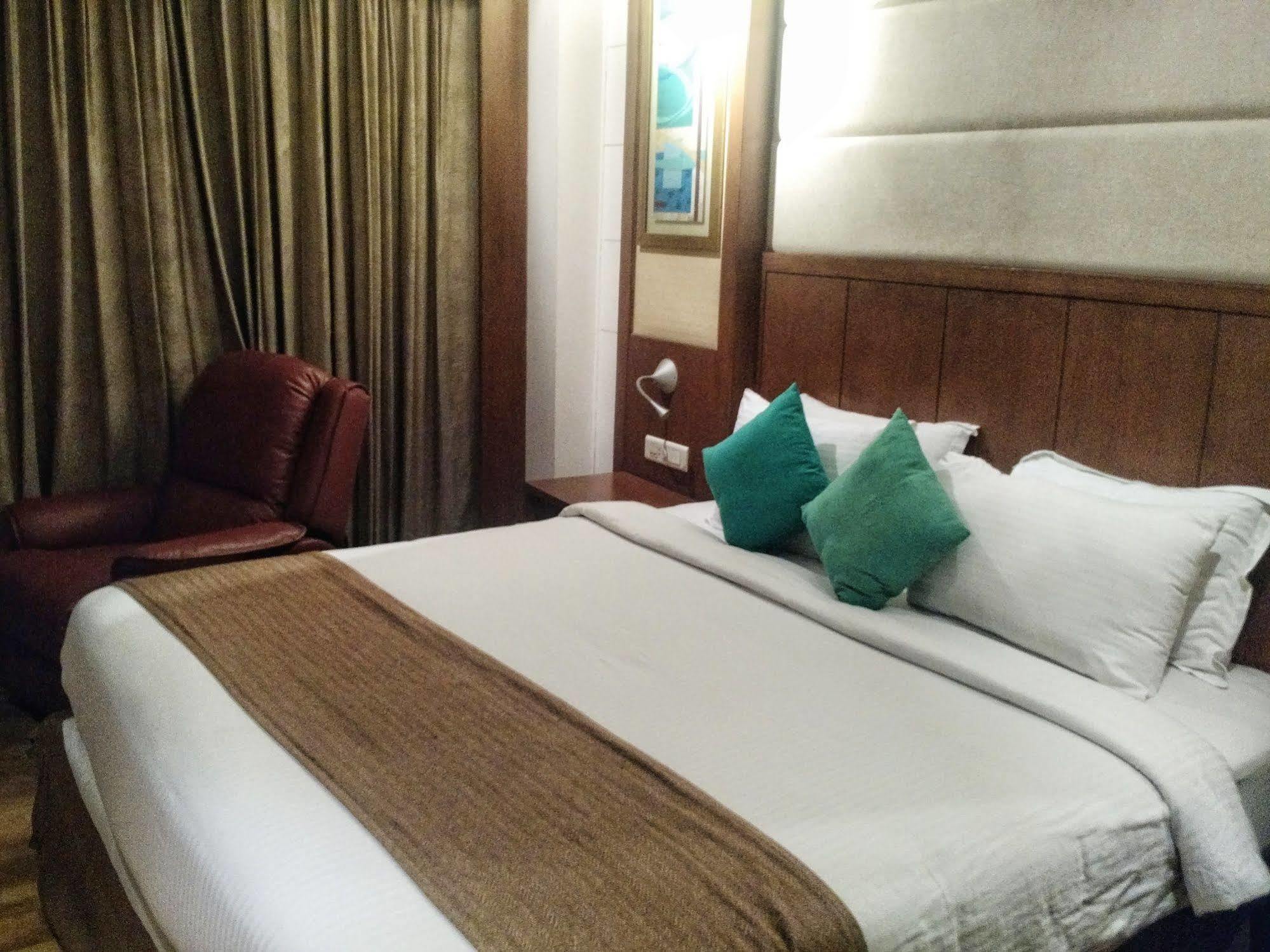 Savoy Suites גרייטר נוידה מראה חיצוני תמונה