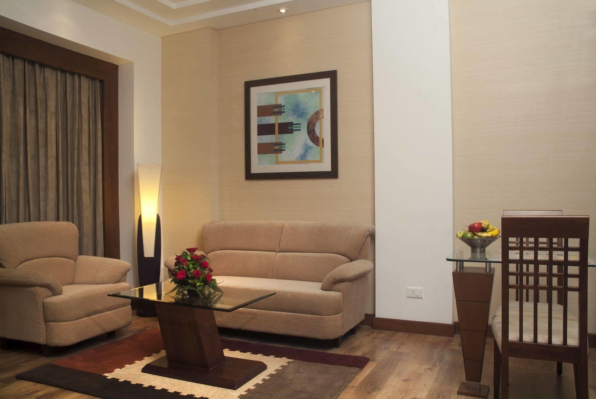 Savoy Suites גרייטר נוידה מראה חיצוני תמונה