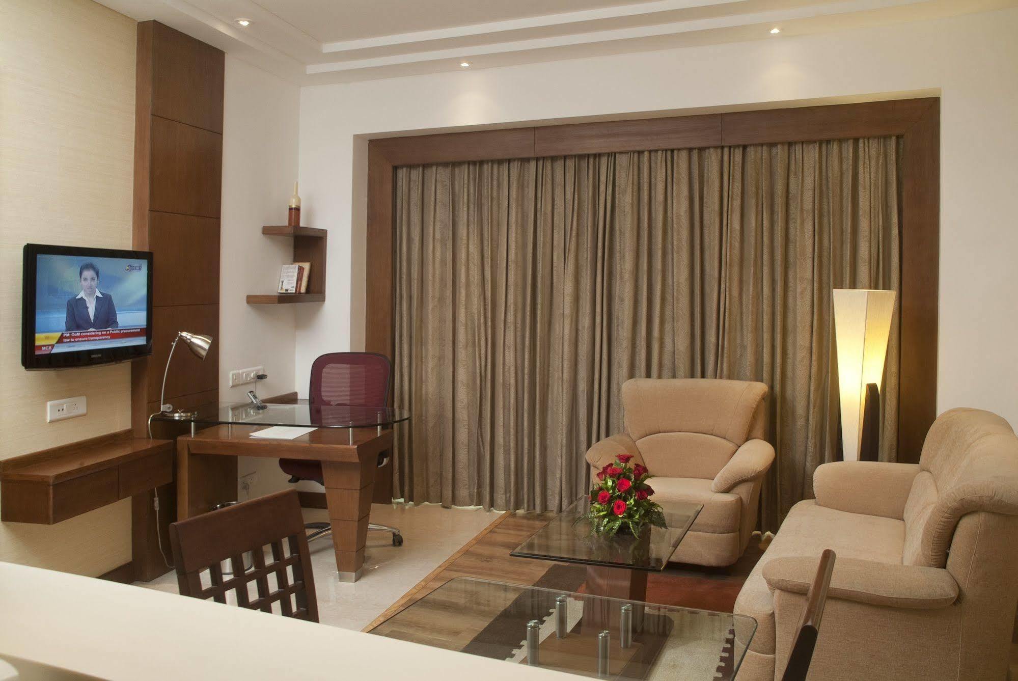 Savoy Suites גרייטר נוידה מראה חיצוני תמונה