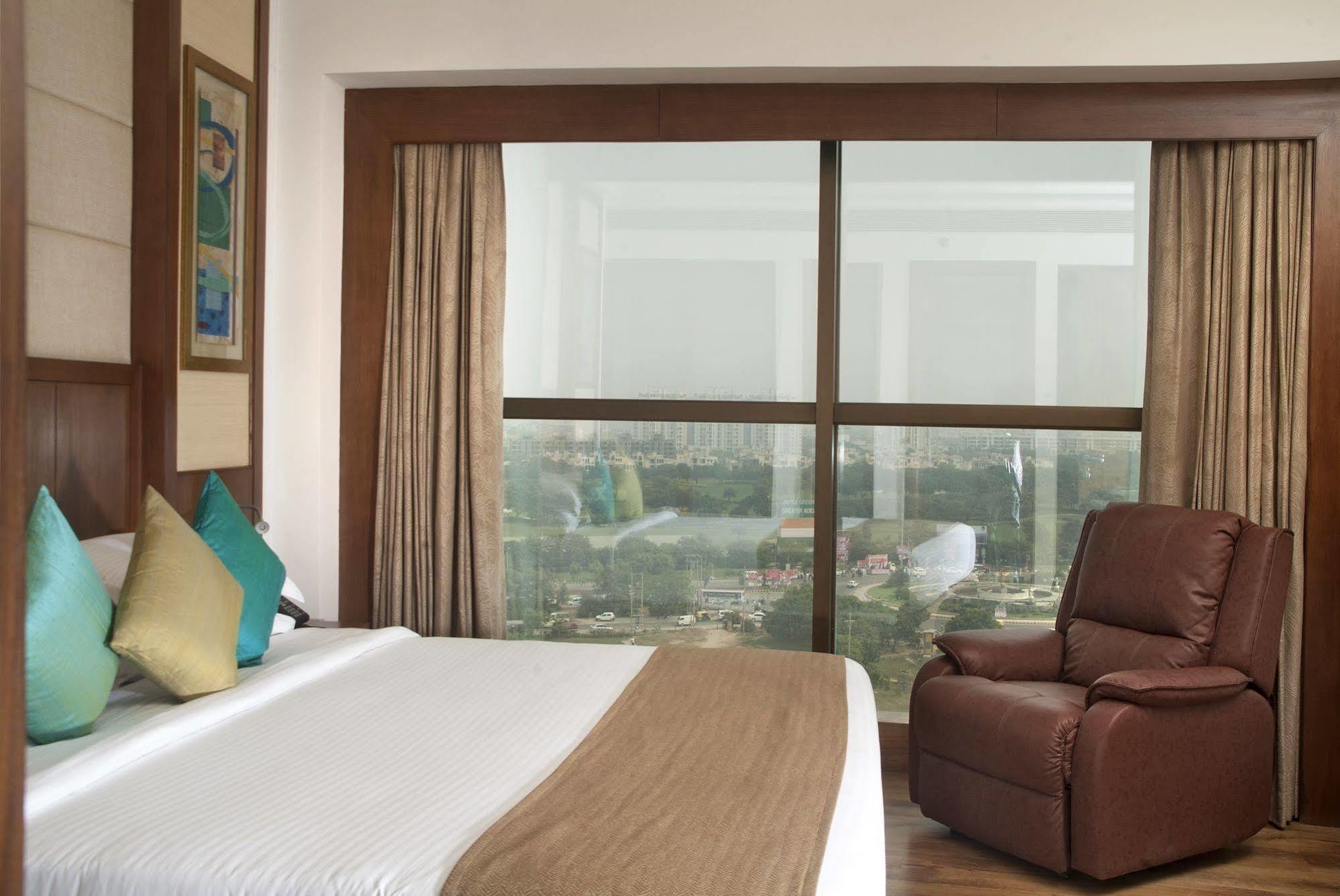 Savoy Suites גרייטר נוידה מראה חיצוני תמונה