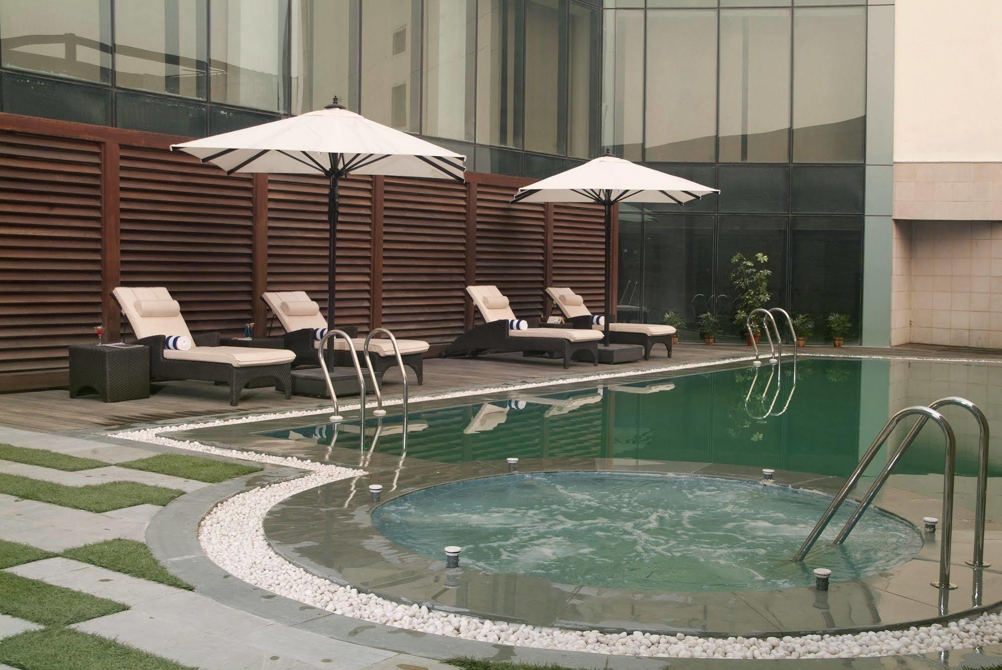 Savoy Suites גרייטר נוידה מראה חיצוני תמונה