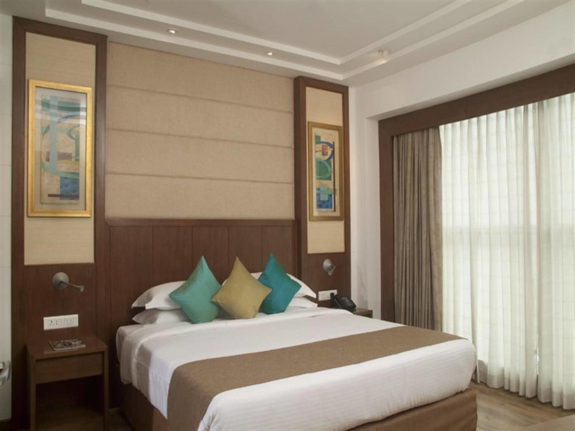 Savoy Suites גרייטר נוידה מראה חיצוני תמונה