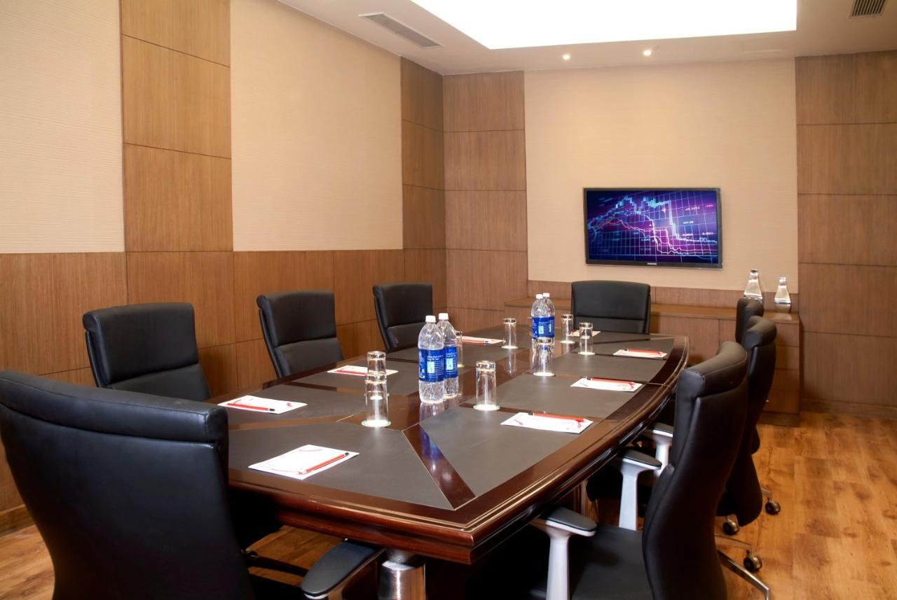 Savoy Suites גרייטר נוידה מראה חיצוני תמונה